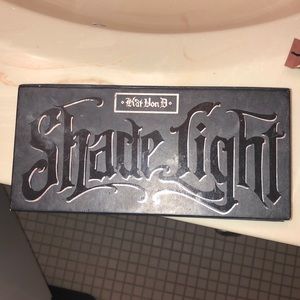 Kat Von D “shade light” contour kit